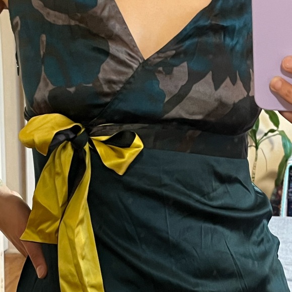 Elie Tahari vintage silk top 💛💚 - Picture 4 of 9